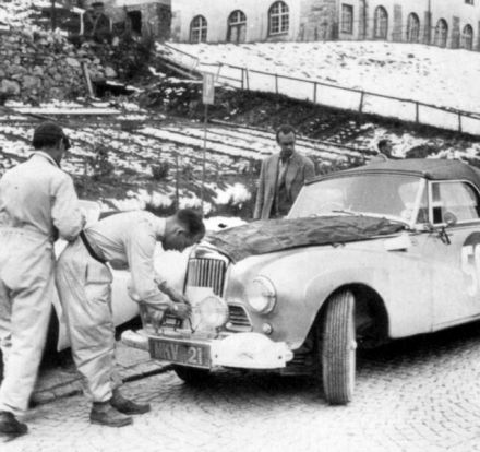 Stirling Moss i John Cutts – Sunbeam Alpine.