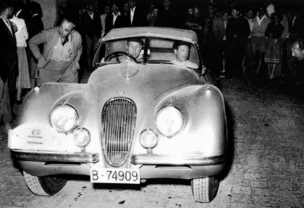 Miguel Soler i Cesar Apezteguia – Jaguar XK 120 roadster.
