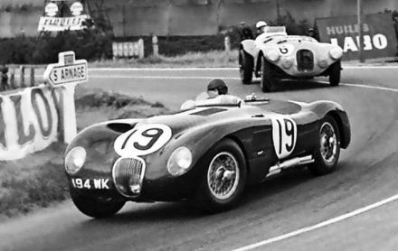 Peter Whitehead i Ian Stewart – Jaguar C-type.