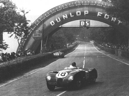Tony Rolt i Duncan Hamilton – Jaguar C-type, Charles de Cortanze i Andre Chambas – Talbot Lago T26GS.