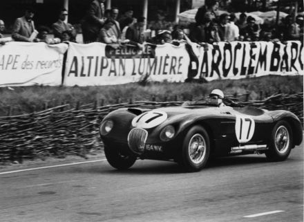 Stirling Moss i Peter Walker – Jaguar C-type.