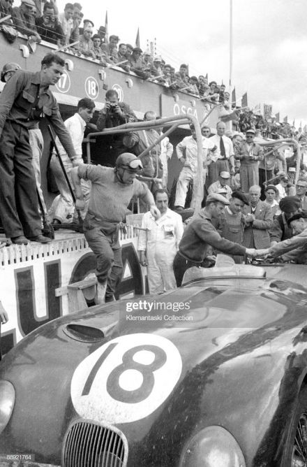 Tony Rolt i Duncan Hamilton – Jaguar C-type.