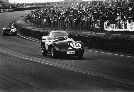 Tony Rolt i Duncan Hamilton, Stirling Moss i Peter Walker – Jaguary C-type.