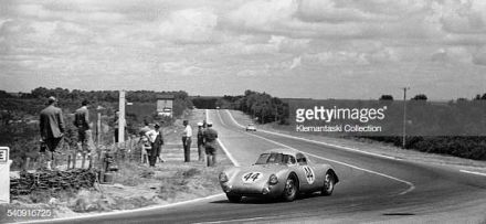 Helm Glöckler i Hans Herrmann – Porsche 550 coupe.