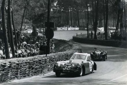 Tommy Wisdom i Jack Fairman – Bristol 450, Bob Gerard i David Clarke – Frazer Nash Le Mans Replica.