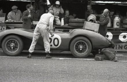 Peter Collins i Pat Griffith – Aston Martin DB3S.