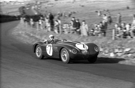 Stirling Moss i Peter Walker – Jaguar C-type.