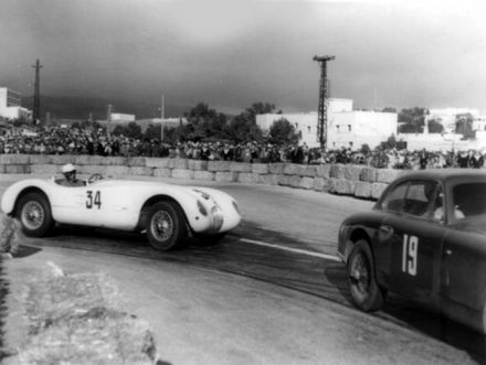 “Mike Sparken” – Aston Martin DB2 i John Simone – Jaguar C-type.