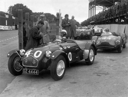 Desmond Titterington – Allard, Reg Parnell – Aston Martin DB3S.