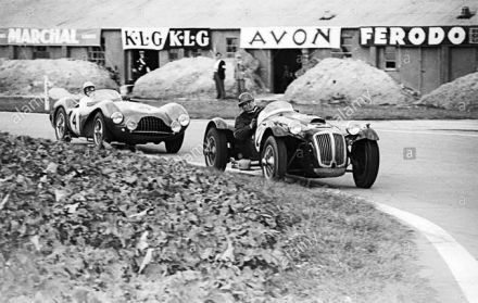 Dickie Stoop i Peter Wilson – Frazer Nash Le Mans Replica Mk.II, Reg Parnell i Eric Thompson – Aston Martin DB3S.