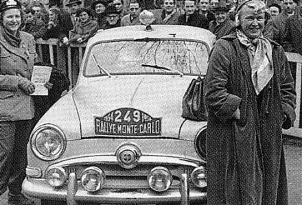 Greta Molander i Helga Lundberg – Simca Aronde.