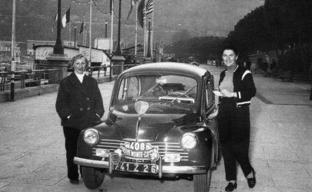 Madeleine Pochon i Lise Renaud – Renault 4CV.