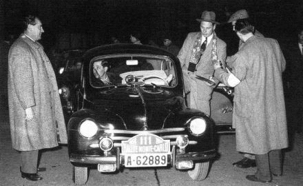 Carsten A.Johansson i Gunnar Jensen – Renault 4CV.