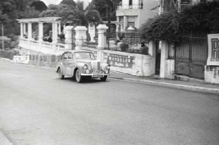 Worledge i Langelaan – Daimler Conquest.
