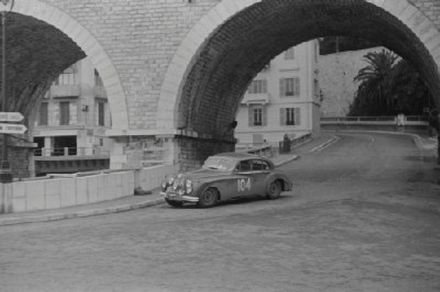 Ronnie J.Adams i Desmond Titterington – Jaguar Mk.VII.