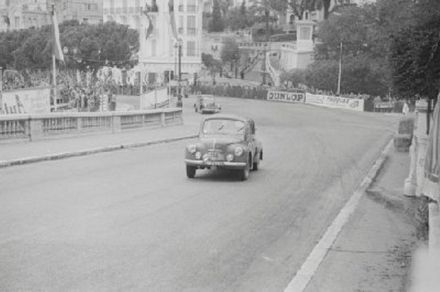 Jean Vial i Gaston Panuel – Renault 4CV.