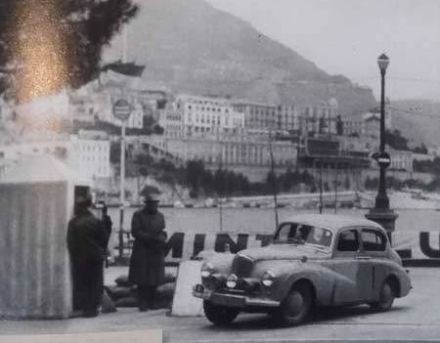 Stirling Moss i Desmond Scannell – Sunbeam Talbot 90.