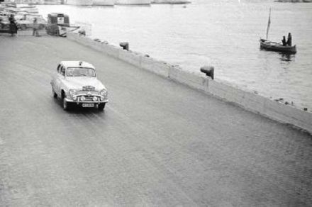 Greta Molander i Helga Lundberg – Simca Aronde.