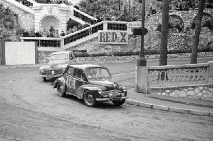 Madeleine Pochon i Lise Renaud – Renault 4CV.