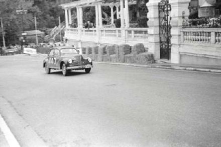 Pegoix i Rene Dubois – Peugeot 203.