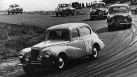 Sheila van Damm, Anne Hall i F.Clarke – Sunbeam Talbot 90.