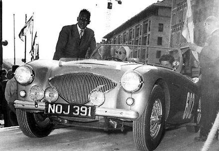 Nancy Mitchell i Susan Hindmarsh – Austin Healey 100/4.