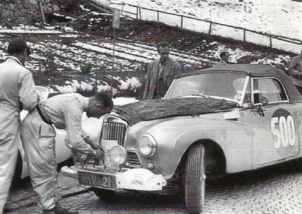 Stirling Moss i John Cutts – Sunbeam Alpine.
