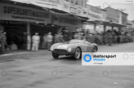 Gianni Marzotto i Gioia Tortima - Ferrari 375 Plus.