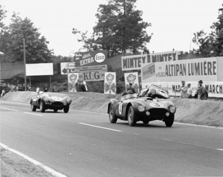 Umberto Maglioli i Paolo Marzotto – Ferrari 375 Plus, Stirling Moss i Peter Walker – Jaguar D-Type.