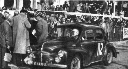 Marie Antoinette Chauvin i Maguy Richelme – Renault 4 CV.
