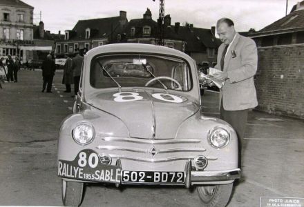 Carton – Renault 4 CV.