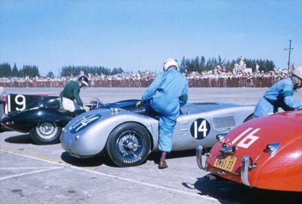 Dagavar i Garz – Jaguar XK 120, Boss i Kaplan – Jaguar C-type, Mike Hawthorn i Phil Walters – Jaguar D-type.