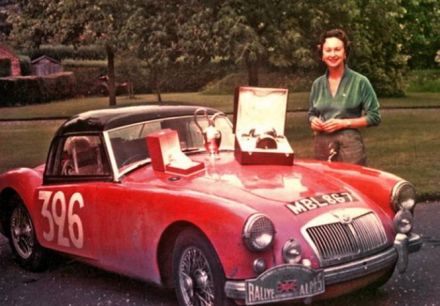 Nancy Mitchell i Pat Faichney – MG A.