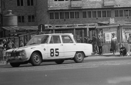 Arnaldo Cavallari i Sergia Lipizer – Alfa Romeo Giulia Super.