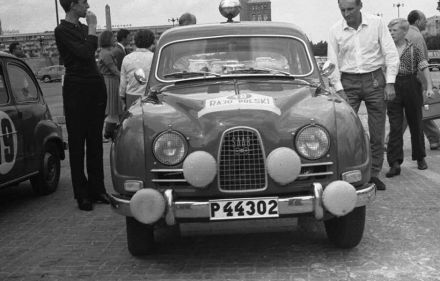 Pat Moss Carlsson i Elizabeth Nystrom – Saab 96.