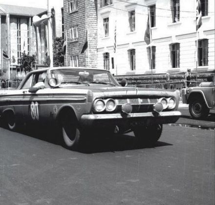 Joginder Singh i Jaswant Singh – Lincoln Mercury Comet.
