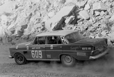 Ewy Rosqvist i Eva Maria Falk – Mercedes Benz 300 SE.