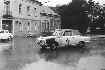 Ford Cortina