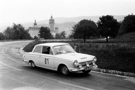 Ford Cortina