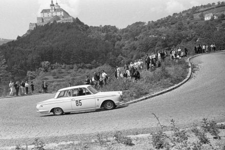 Ford Cortina
