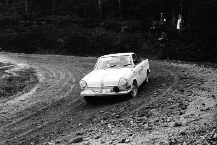 BMW 700