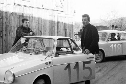 BMW 700