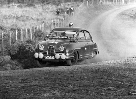 Erik Carlsson i Gunnar Palm – Saab 96 Sport.