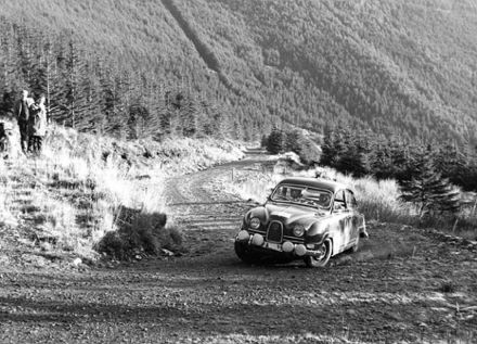 Erik Carlsson i Gunnar Palm – Saab 96 Sport.