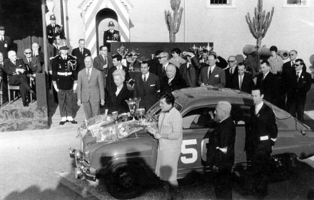 Pat Moss Carlsson i Ursula Wirth – Saab 96 Sport.