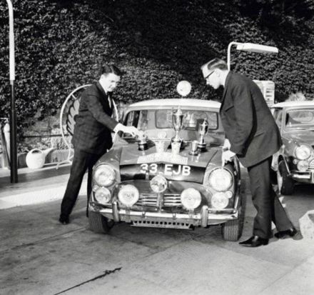Paddy Hopkirk i Henry Liddon – BMC Mini Cooper S.