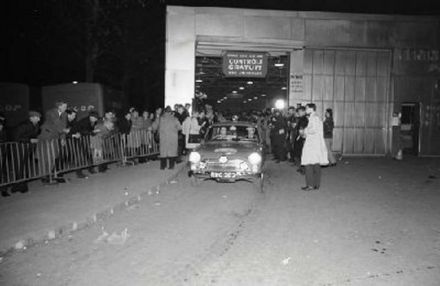 Geoffrey Mabbs i Rodney Crabtree – Ford Cortina GT.