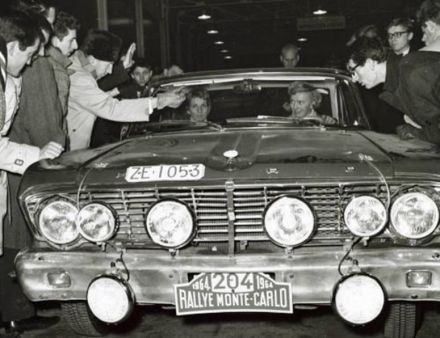 Anne Hall i Denise Mc Cluggage – Ford Falcon Sprint Futura.