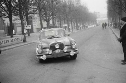 Onni Vilkas i Rainer Eklund – Mercedes Benz 300 SE.