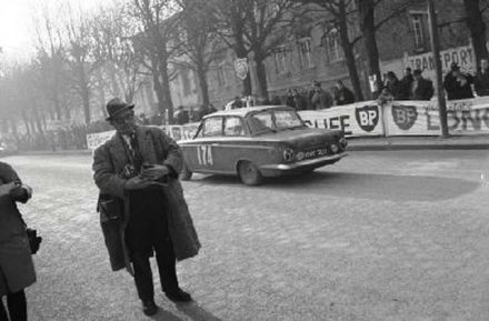 Geoffrey Mabbs i Rodney Crabtree – Ford Cortina GT.
